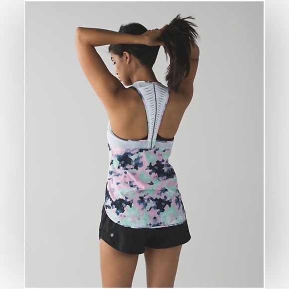 Lululemon Multi Color Vent It Out Singlet Clouded Dreams Tank 4 - Picture 1 of 12